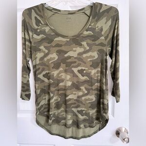 a.n.a Women's Green Camouflage  3/4 Long Sleeve Top